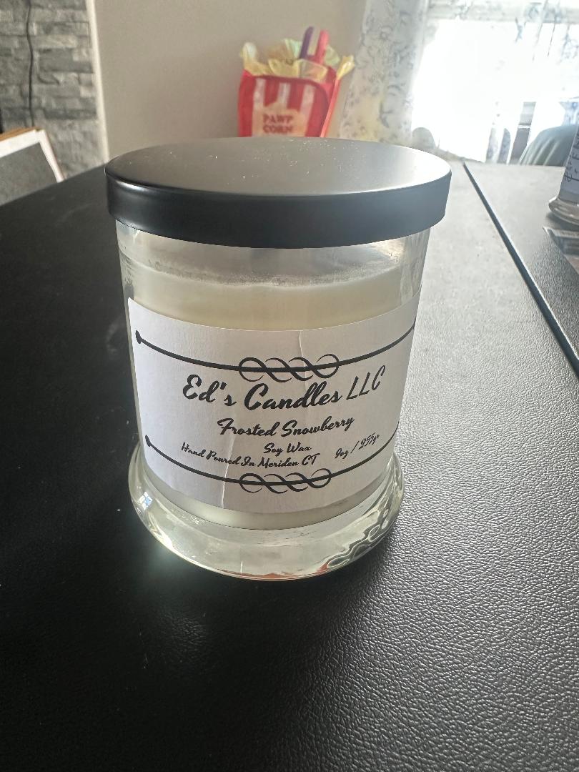 Frosted Snowberry 9oz soy wax candle